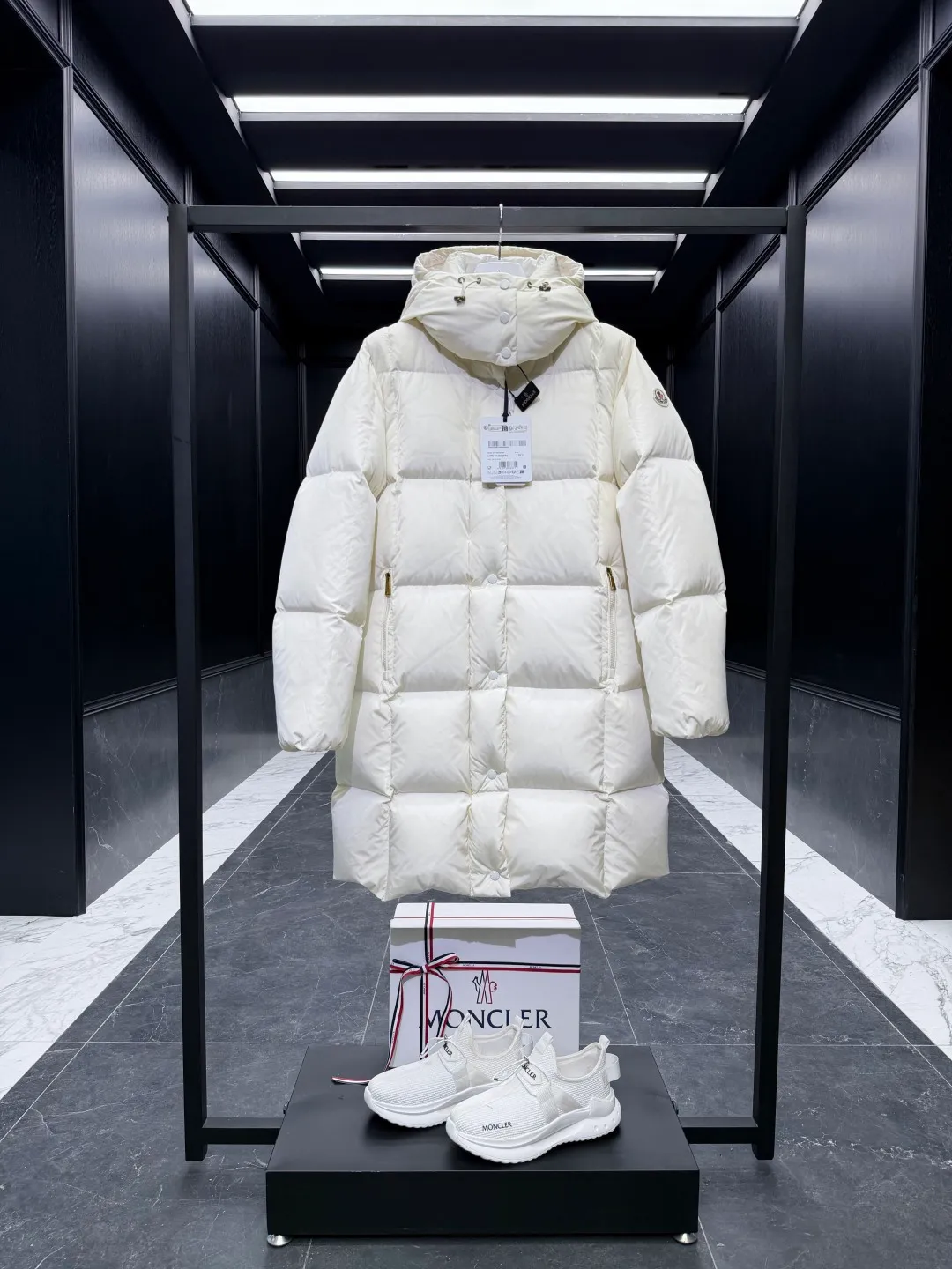 Moncle【 Same Style】 Litte . . White . White. , Lightweight. , . NFC . . Litte ， 。 ： Litte 。 ， ， 。 ， 。 ： • •Nylon laqué • • • • • Size：1--4 Black/